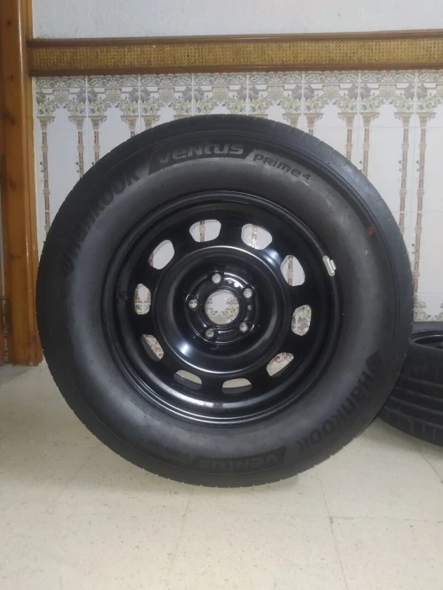 vend jante avec pneus dimension 215/70R16