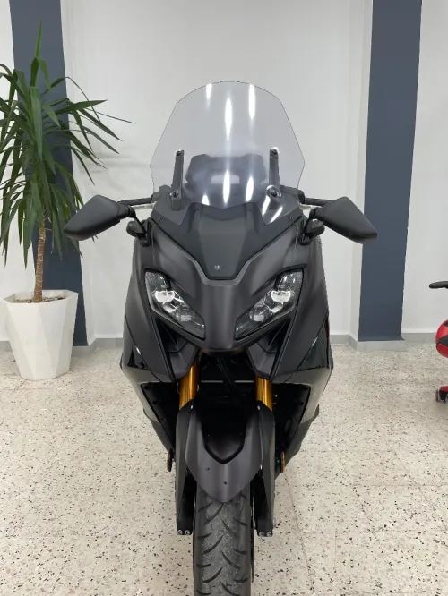 Yamaha T max 2025