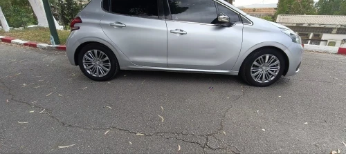 Peugeot 208 2016 Allure Facelift
