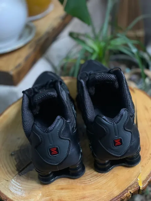 NIKE SHOX