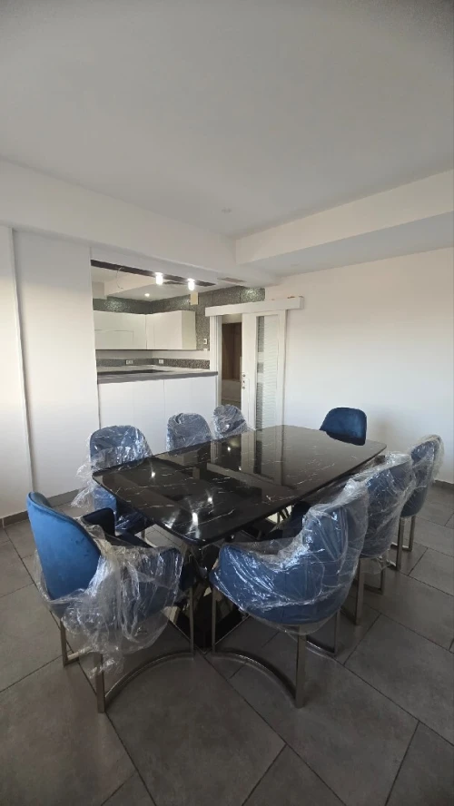 Mobilier complet en très bon état (أثاث كامل بحالة جيدة جداً)