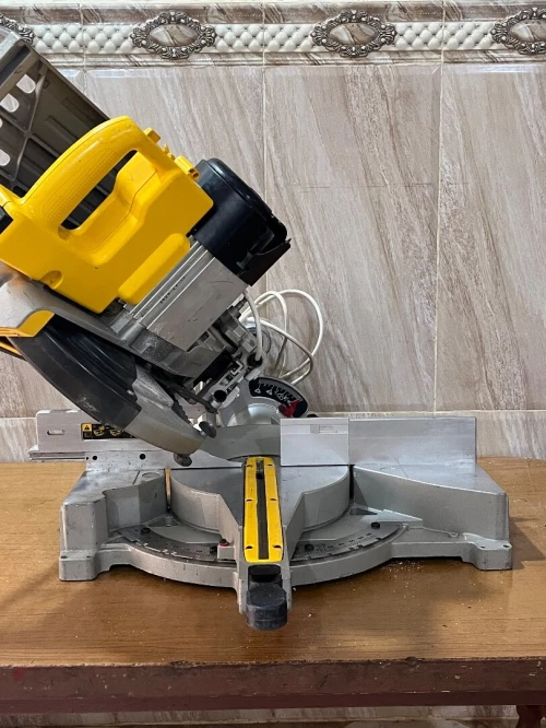 Scie à onglets et à table DeWALT D27111-QS