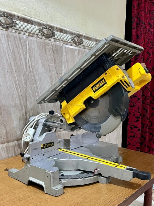 Scie à onglets et à table DeWALT D27111-QS