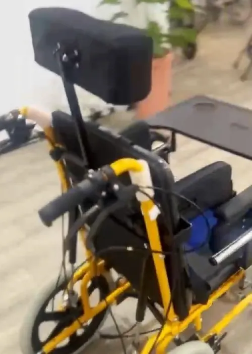 Fauteuil roulant IMC Jaune  Maintien postural & sécurité  Livraison Algérie | Novessia