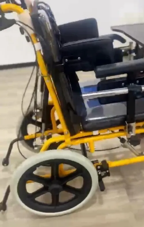 Fauteuil roulant IMC Jaune  Maintien postural & sécurité  Livraison Algérie | Novessia