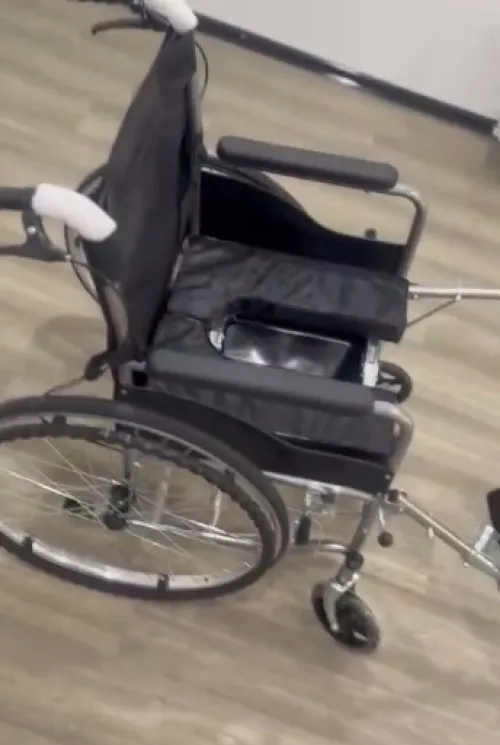 Fauteuil roulant garde-robe en cuir  Confort et autonomie