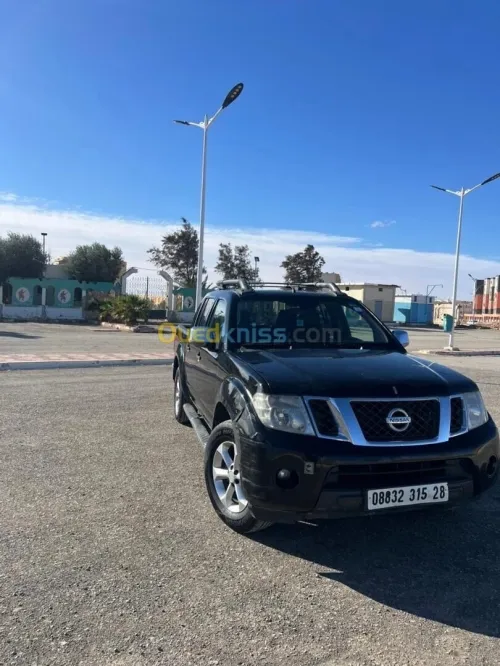 Nissan Navara 2015 La tout opition