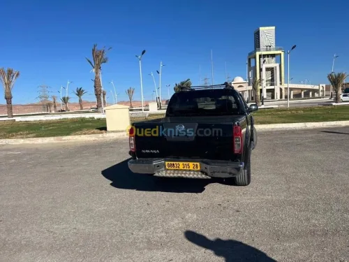 Nissan Navara 2015 La tout opition