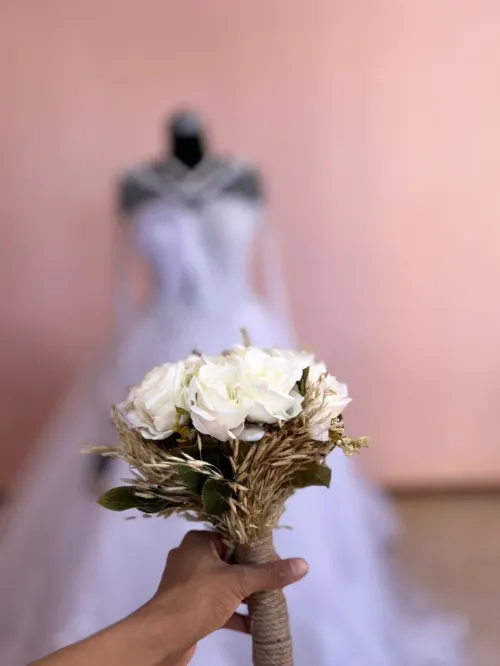 boquet de fleurs pour robe blanche 