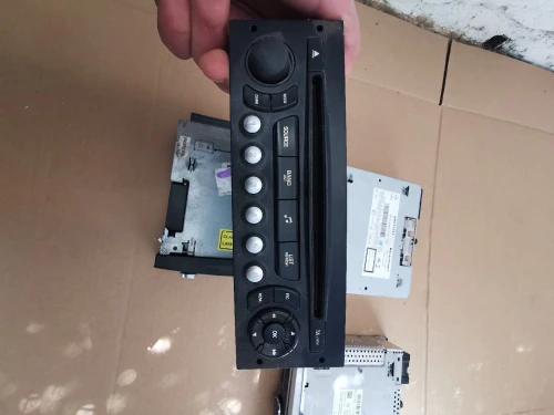 Auto radio Renault et peugeot