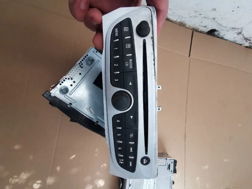 Auto radio Renault et peugeot