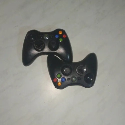 xbox 360 + 2 Manat + 2 sédi