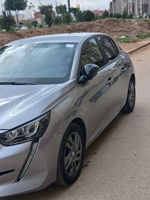 Peugeot 208 2022 New Silver Line