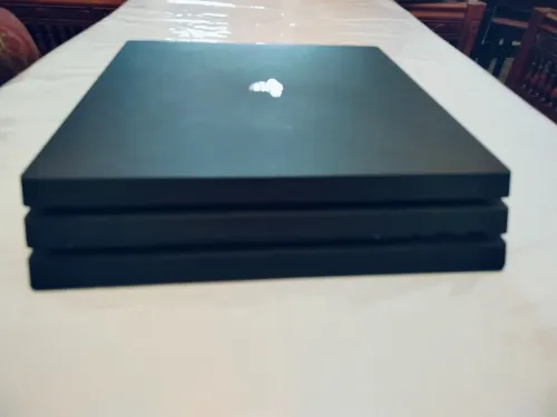 PS4 pro très bonne état et très peu utilisé 