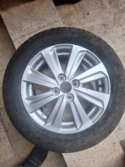 Pneus et jantes 8.5 R17.5