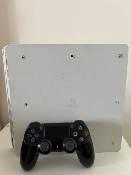 Ps4 slim 500Gb avec manette original