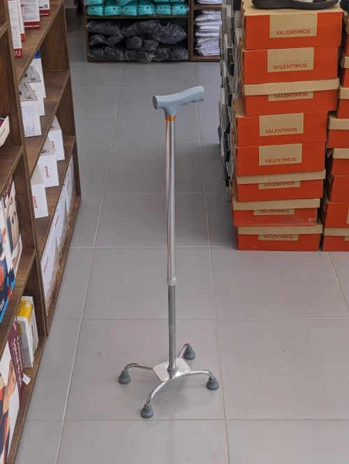 Vente Gros et Détail de Matériel Médical et d'Orthopédie : Tout type de fauteuil roulant, canne, couches adulte, bequille et chaise percée garde-robe (Yuwell, Kaiyang)