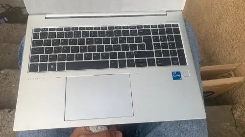 HP EliteBook 860 G10 i5 13th Gen / 16GB RAM / SSD NVMe / État Neuf / Chargeur 100W USB-C