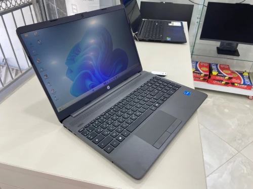 LAPTOP HP 250 G9- I5 1334U 8GO SSD 512GO NVME - 15.6