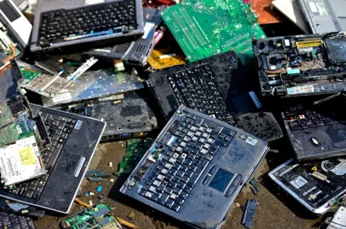 Destruction des équipements électroniques et électrique sur site 