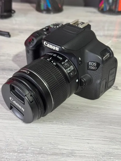 Camera canon 700d + 18-55mm + 3 battery