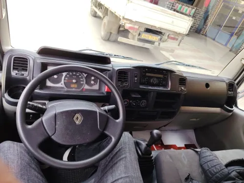 Renault Maxity 2011
