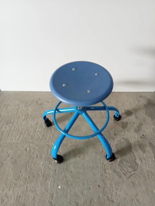 Tabouret de laboratoire 