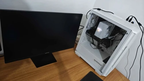 PC GAMER COMPLET +WHITE +RGB +ÉCRAN GAMING 180Hz +i5-14400F+RX 6600XT+les accessoires