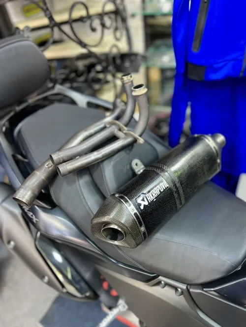 Akrapovic tmax