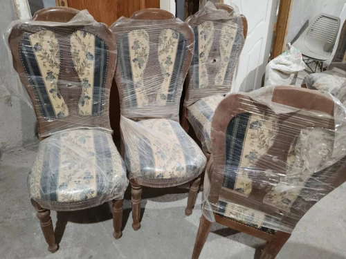 Table avec 6 chaises 