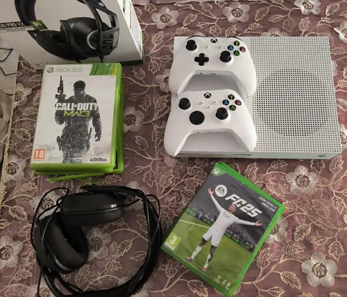Lot Xbox one s + casque + jeux + mannette série s