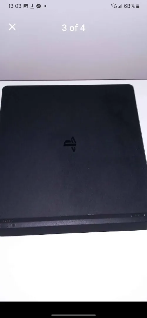 Ps4 très bonne état avec 2 manettes originales et 2 CD 500g version 11.5