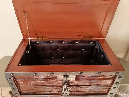 coffre classique,très robuste et rustique, parfait pour Décoration espace de rangement unique