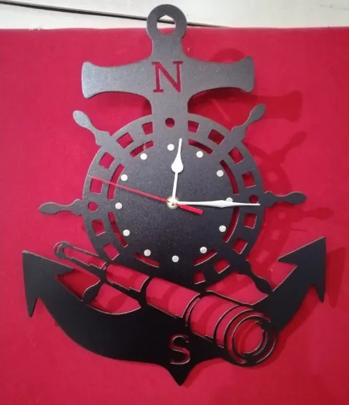Horloge murale métallique 