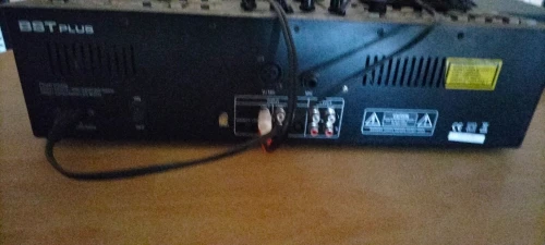 Amplificateur et deux baffes 