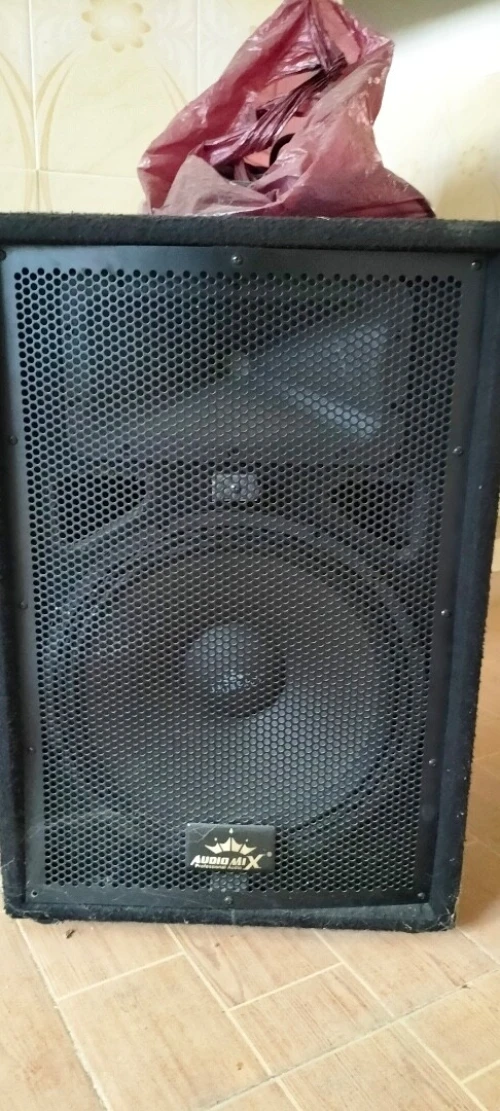 Amplificateur et deux baffes 