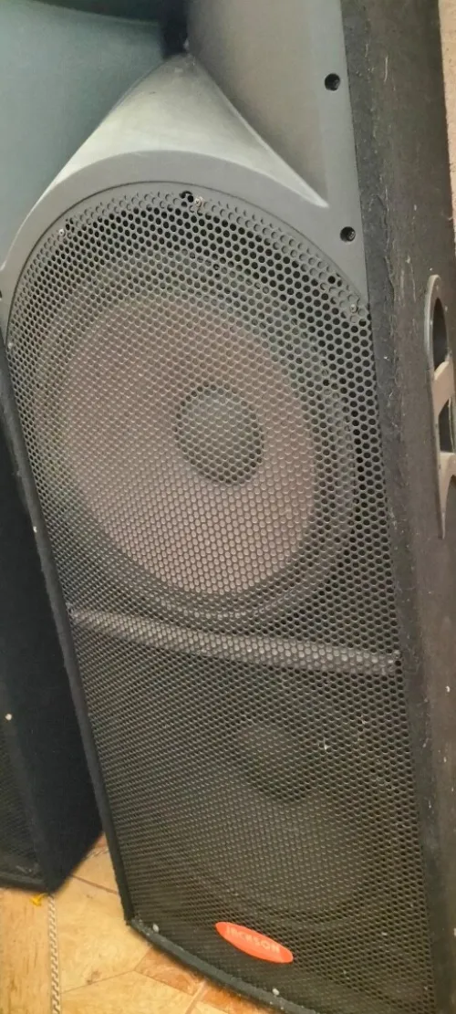Amplificateur et deux baffes 