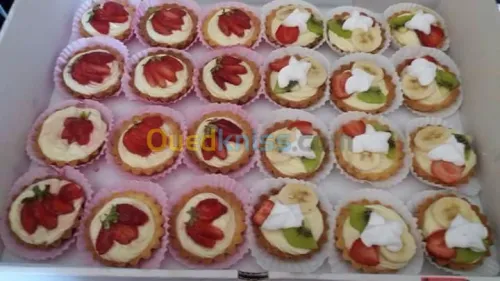Confection différents types de gâteaux