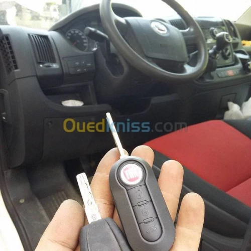 DOUBLE CLE ET CARTE  A PUCE