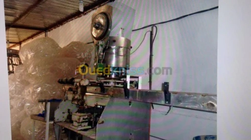 fabrication  de jus et de bouteilles 