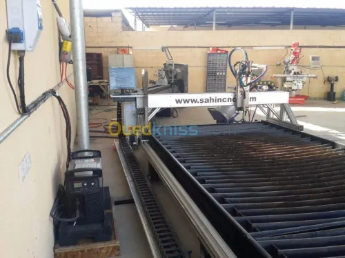 Machine CNC de découpage 