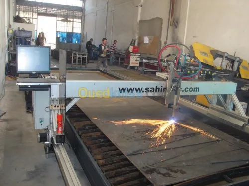 Machine CNC de découpage 
