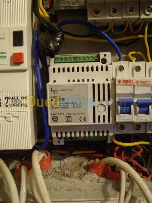 electricité batiment  installé parabol