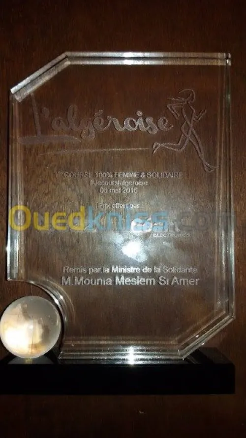  Gravure Laser sur Verre  et Trophée