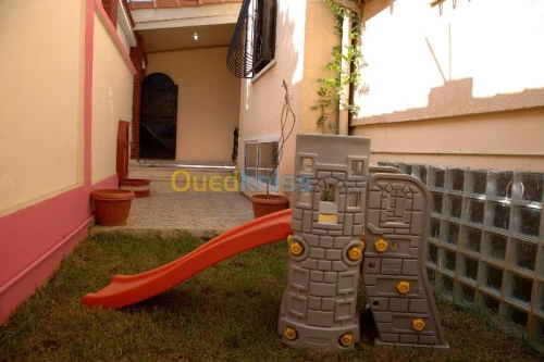 Crèche ecole maternelle