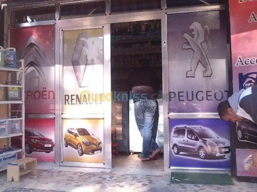 tinda Bach et facade publicitaire