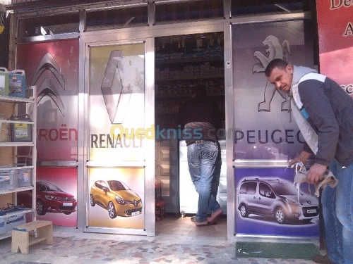 tinda Bach et facade publicitaire
