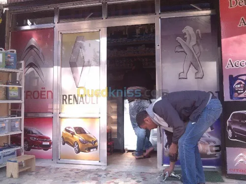 tinda Bach et facade publicitaire