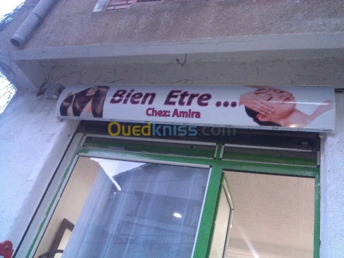 tinda Bach et facade publicitaire