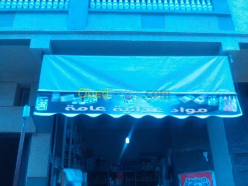 tinda Bach et facade publicitaire